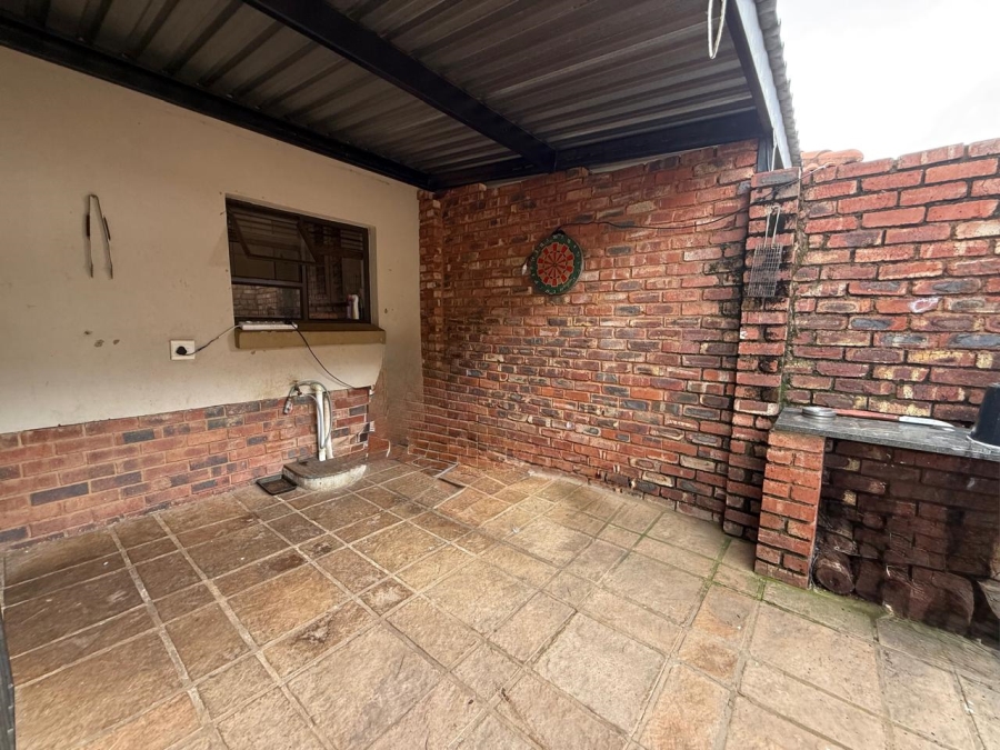 2 Bedroom Property for Sale in Waterval East North West